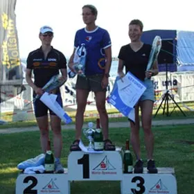 Katrin Burow wird 3. Frau der Gesamtwertung beim 23. Müritz-Triathlon in Waren auf der Mitteldistanz 2008 in der Altersklasse W30
