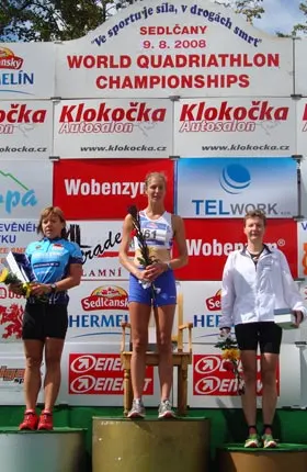 Katrin Burow belegt den 3. Platz in der Gesamtwertung der Frauen bei der WM Quadrathlon Mitteldistanz in Sedlčany / Tschechien 2008