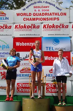 Katrin Burow belegt den 3. Platz in der Gesamtwertung der Frauen bei der WM Quadrathlon Mitteldistanz in Sedlčany / Tschechien 2008