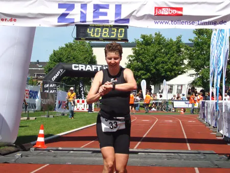 Zieleinlauf als Deutsche Meisterin Duathlon Langdistanz (Altersklasse W30)