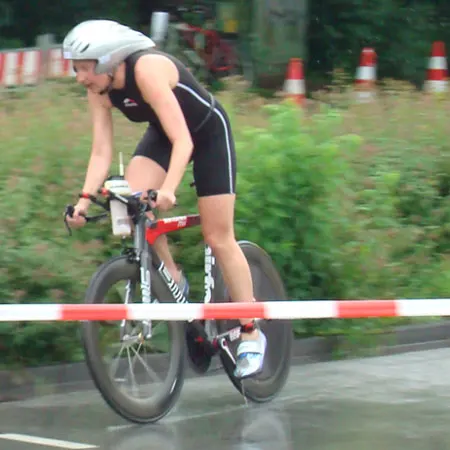 Katrin Burow auf der Radstrecke bei der DM Triathlon Sprintdistanz in Darmstadt am 09.06.2013