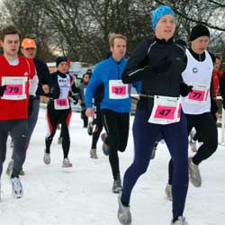 Katrin Burow gewinnt die Gesamtwertung der Frauen beim 30. Halbmarathon in Berlin 2008