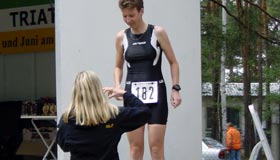 Katrin Burow bei der Siegerehrung beim 12. Spreewald Duathlon