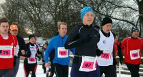 Katrin Burow gewinnt die Gesamtwertung der Frauen beim 30. Halbmarathon in Berlin 2008