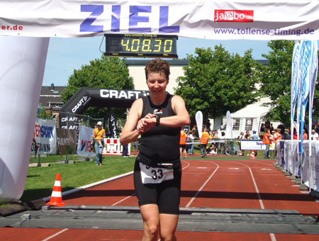 Zieleinlauf als Deutsche Meisterin Duathlon Langdistanz (Altersklasse W30)