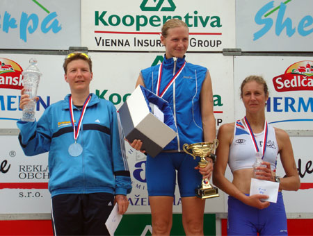 Siegerehrung TOP 3 Frauen bei der WM Quadrathlon Mitteldistanz in Sedlcany 2011