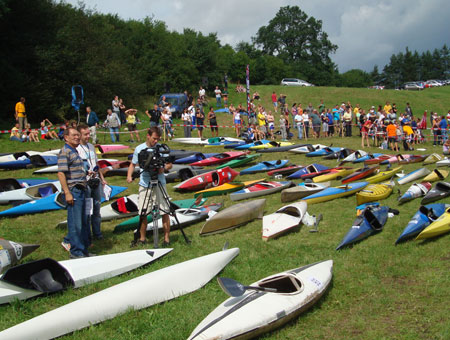 Wechselzone Kajak vor dem Start der WM Quadrathlon Mitteldistanz in Sedlcany 2011