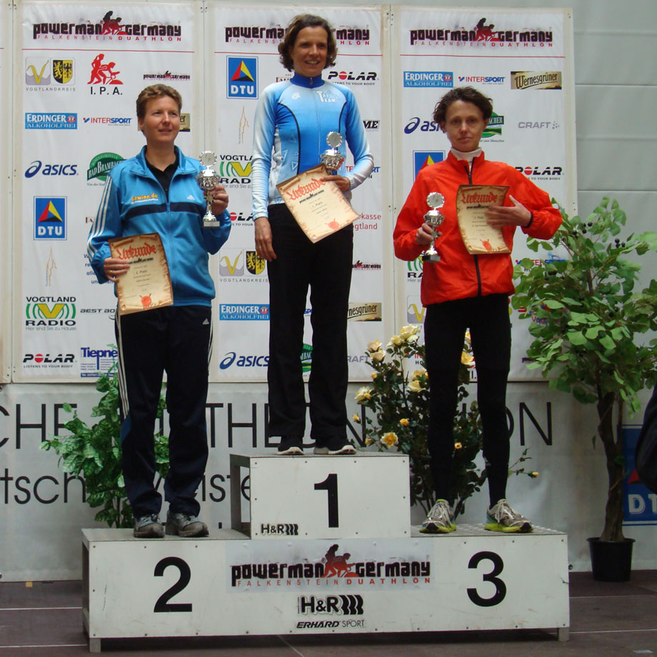 Katrin Burow belegt den 2. Platz der Gesamtwertung Frauen beim 7,5 km Lauf in Falkenstein am 26.05.2013