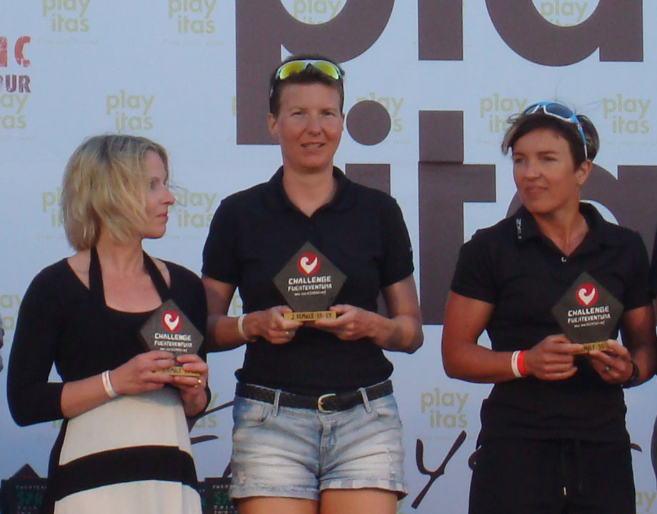 Katrin Burow belegt den 2. Platz in der Altersklasse 35 beim Challenge Fuerteventura am 13.04.2013