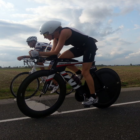 Katrin Burow auf dem Rad bei der WM Double Ultra Triathlon in Slowenien 2014