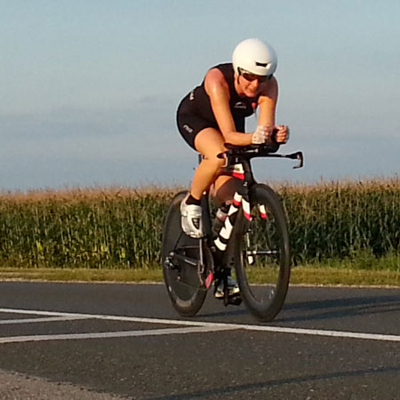 Katrin Burow auf dem Rad bei der WM Double Ultra Triathlon in Slowenien 2014