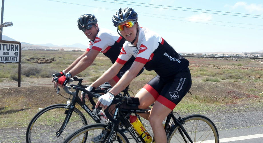 Katrin Burow und Johan Declercq beim Radfahren auf Fuerteventura 2015