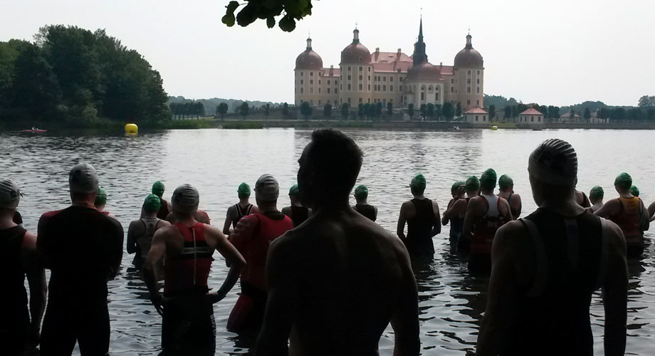 Schwimmstart beim Schlosstriathlon Moritzburg am 13.06.2015