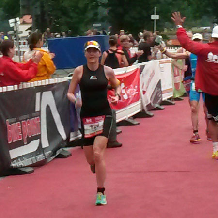 Zieleinlauf von Katrin Burow beim Schlosstriathlon Moritzburg am 13.06.2015