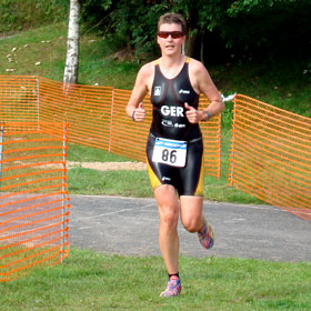 Katrin Burow belegt den 2. Platz bei der Deutschen Meisterschaft im Quadrathlon auf der Sprintdistanz am Bergsee Ratscher 2010