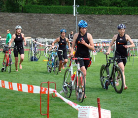 Das Team des TuS Neukölln bei der 1. Bundesliga Triathlon in Gladbeck 2010