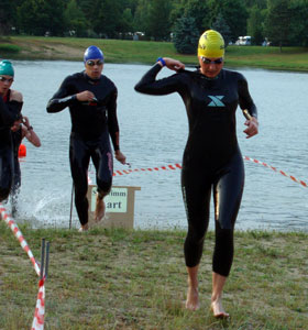 Katrin Burow belegt den 2. Platz beim NEZ-Aquathlon in Pirna-Copitz 2011