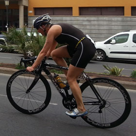 Katrin Burow auf der Radstrecke des Triathlon Isla de Fuerteventura in Corralejo am 07.04.2013