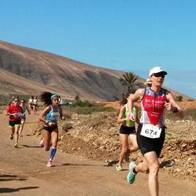 Katrin Burow belegt den 1. Platz in der Altersklasse 35 beim Crosslauf in Pajara 2015