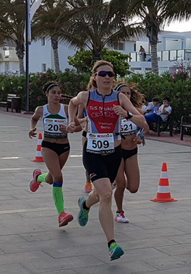 Katrin Burow auf dem Weg zum 2. Platz beim Meilenlauf in Tarajalejo am 05.05.2017