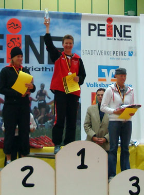 Katrin Burow wird Deutsche Meisterin in der Altersklasse W30 bei der Deutschen Meisterschaft im Triathlon auf der Kurzdistanz in Peine 2010