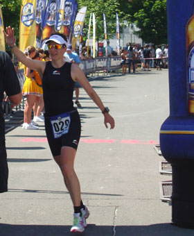 Katrin Burow wird Deutsche Vizemeisterin in der Altersklasse W30 bei der Deutschen Meisterschaft im Triathlon auf der Mitteldistanz in Kulmbach 2010