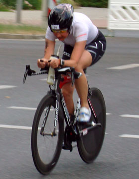 Katrin Burow gewinnt den Cottbuser Messe-Triathlon 2011