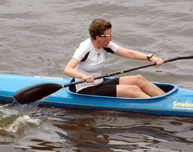 Katrin Burow auf der Kajakstrecke bei der WM Quadrathlon Sprintdistanz in Tyn nad Vltavou / Tschechien am 22.06.2013