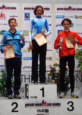Katrin Burow belegt den 2. Platz der Gesamtwertung Frauen beim 7,5 km Lauf in Falkenstein am 26.05.2013