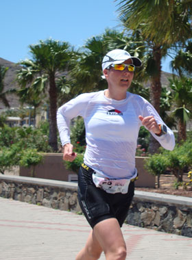 Katrin Burow auf der Laufstrecke des Challenge Fuerteventura am 13.04.2013