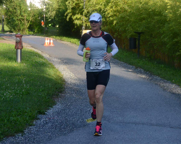 Katrin Burow Erste auf der Laufstrecke bei der Weltmeisterschaft im Triple Ultra Triathlon in Bad Blumau 2017