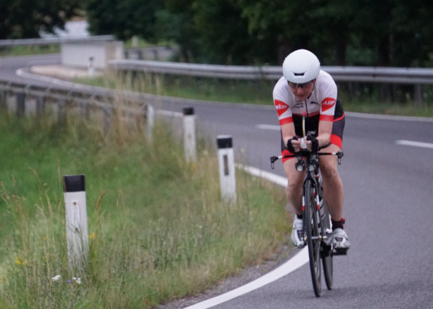 Katrin Burow auf den ersten 300 km Radfahren in Führung liegend