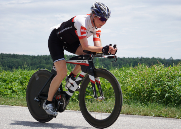 Katrin Burow auf der Radstrecke beim Quintuple Ultra Triathlon Bad Blumau 2019